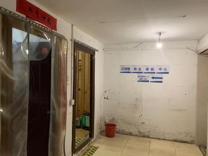 物业管理成一团乱麻,三塔楼小区怪事丛生